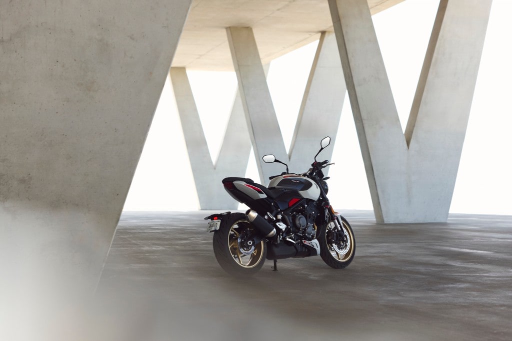 Triumph presenta la nuova roadster Trident 800 a EICMA 2025